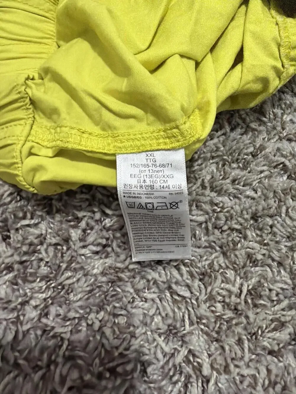 GAP bright yellow